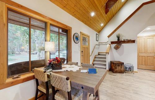Bigfork Casa | Deer Pine Cabin