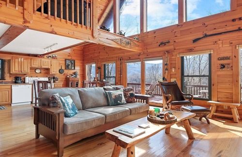 Waynesville Cabina | Deer Ridge - 3 BR, 3 BA, Hot Tub, Firepit