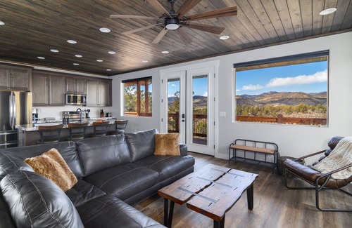 Orderville Cabina | Deer Ridge Casita | Private Hot Tub | Zion NP