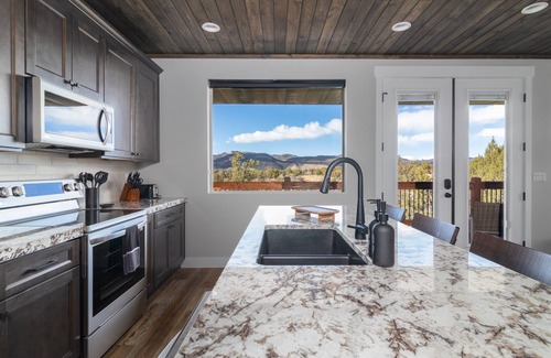 Orderville Cabina | Deer Ridge Casita | Private Hot Tub | Zion NP