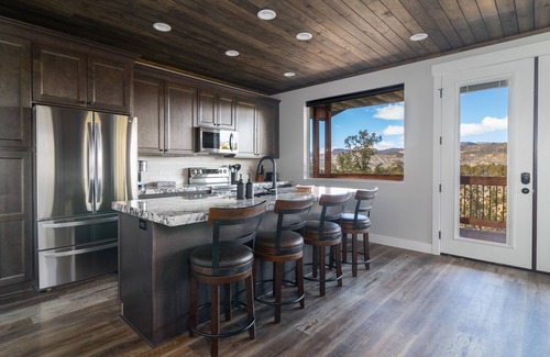 Orderville Cabina | Deer Ridge Casita | Private Hot Tub | Zion NP