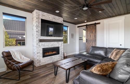 Orderville Casa | Deer Ridge Casita: Private Retreat Hot Tub & Views