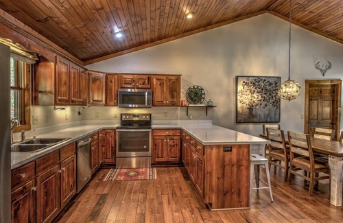 East Ellijay Cabina | Deer Ridge - Pet Friendly | Hot Tub | Pool Table