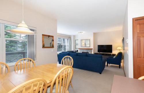 Blueberry Hill Apartamento | Deer Run by Whistler Premier