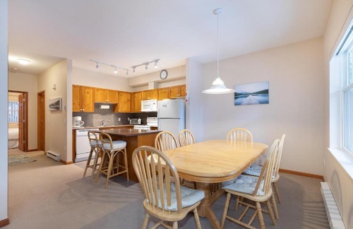 Blueberry Hill Apartamento | Deer Run by Whistler Premier