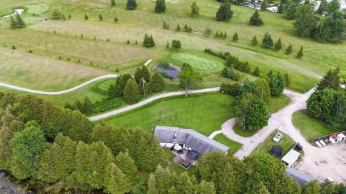 Lindsay Casa | Deer Run Cottage- Golf Course cottage