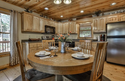 Ellijay Cabina | Deer Run -Dog Friendly, Hot Tub, Game Room/Minimum Age Requirement of 25 yrs or