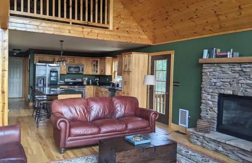 Peach Glen Casa | Deer Run Lodge - hike the forest, swim in the pool, and relax!