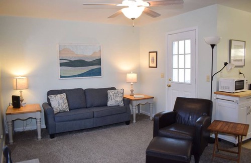 Chincoteague Cabaña | Deer Track-Close to town-Firepit!