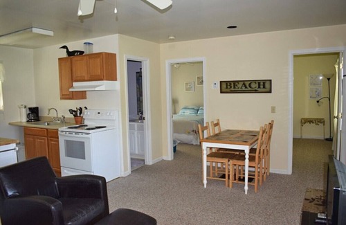 Chincoteague Cabaña | Deer Track-Close to town-Firepit!