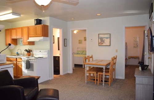 Chincoteague Cabaña | Deer Track-Close to town-Firepit!