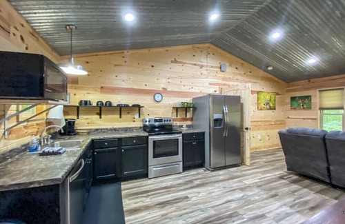 Fort Payne Casa | Deer Trail! Private cabin with hot tub in the woods