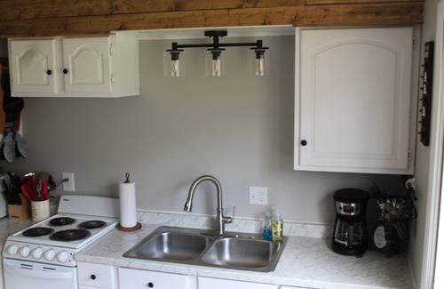 Johannesburg Cabina | Deer-View Cabin - Remodeled Cabin with Spacious Yard and Cozy Living