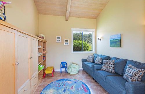Sea Ranch Casa | Deer View Hot Tub & Filtered Ocean Views