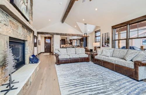 Baldy Mountain Casa | Deere Retreat Home Hot Tub Stylish
