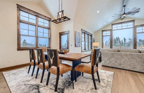 Baldy Mountain Casa | Deere Retreat Home Hot Tub Stylish