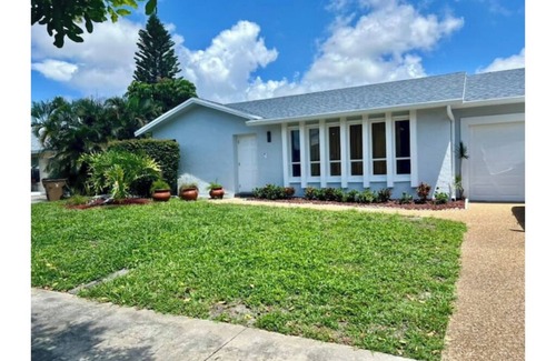 Survey Creek Casa | Deerfield Bliss: Pool, Lakefront