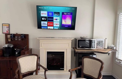 Historic Old Town Apartamento | Deerview Suite - A sweet nature escape in NOTL