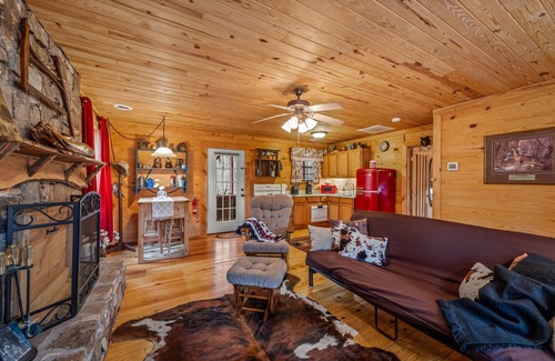 Mentone Cabina | Deerwood-private, cozy cabin in the woods