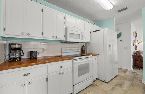 Kiska Beach Casa | Deja Blue Beach House - West End PCB - Golf Cart included!