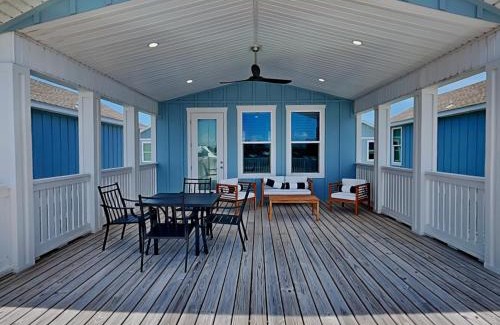 Holiday Beach Casa | Deja Blue