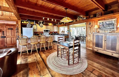Scaly Mountain Cabina | Deja View Lodge: Highlands 12 Acre Private Estate