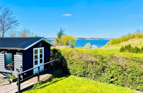 Hjarbæk Casa | Dejligt sommerhus med udsigt over fjorden