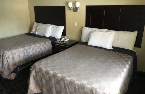 Delthorne Hotel | Del Amo Inn