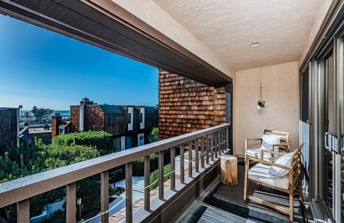 Del Mar Heights Casa | Del Mar Townhome with Ocean Views and Amenities!