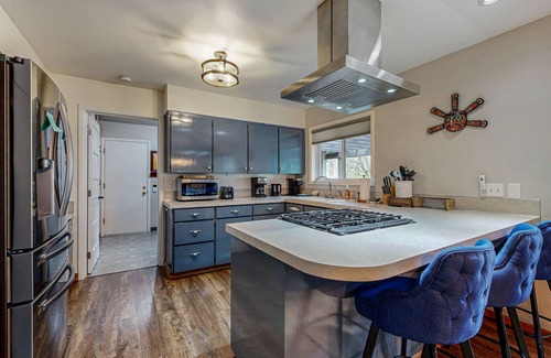 Stevenson Casa | Del Ray Retreat | Dog-friendly house in Stevenson with deck & 2 fireplaces