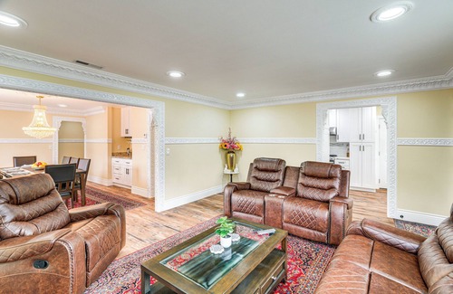 Del Rey Oaks Casa | Del Rey Oaks Vacation Home w/ Mini-Golf Course!