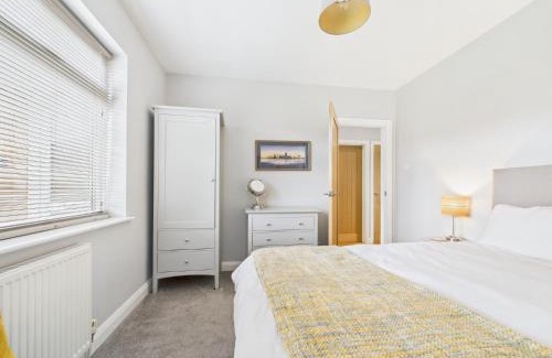 Bishop's Cleeve Casa | Delabere Road Bishops Cleeve Free Parking WiFi