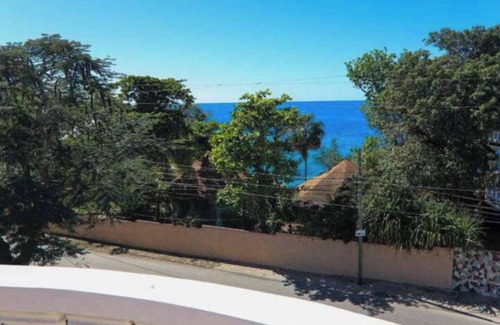 West End Apartamento | DelaDe-Rose Guest House Room# 12, 100.00 P/ night