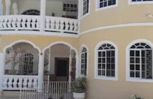 West End Apartamento | DelaDe-Rose Guest House Room# 12, 100.00 P/ night