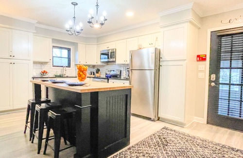Delafield Apartamento | Historic Downtown- King Bed-St Johns Acad-Shopping