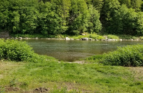 Long Eddy Casa | Delaware River cottage with private beach