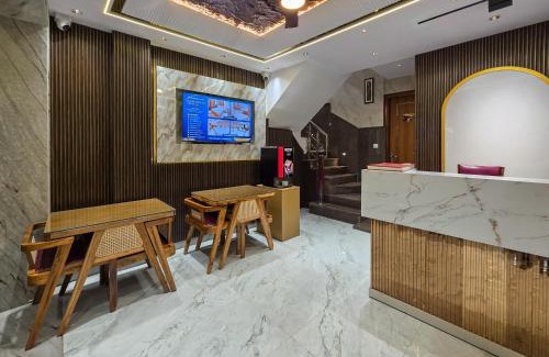 Karol Bagh Cama Y Desayuno | Delhi Delight Premium