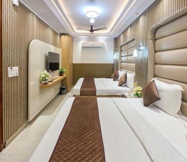 Karol Bagh Cama Y Desayuno | Delhi Delight Premium
