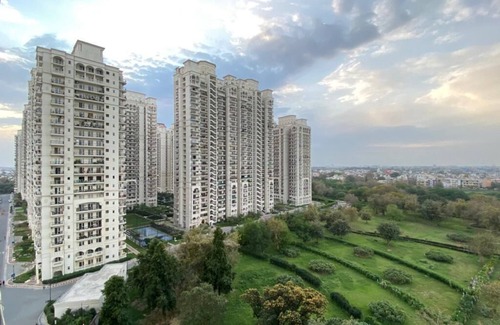 New Delhi Apartamento | Delhi's Hemisphere View Condo