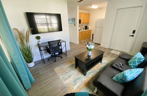 Pompano Beach Apartamento | Delight Retreat Apt 4 Min Walk to Beach