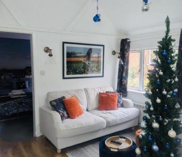 Halvergate Casa | Delightful 1 bed, 1 bath Norfolk Broads Guesthouse