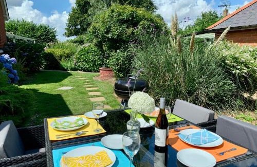 Halvergate Casa | Delightful 1 bed, 1 bath Norfolk Broads Guesthouse