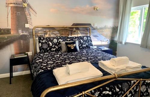 Halvergate Casa | Delightful 1 bed, 1 bath Norfolk Broads Guesthouse