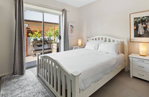 Kensington Apartamento | Delightful 1-Bed Unit with a Courtyard