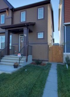 Northwest Calgary Casa | Delightful 1-bedroom Private Suite in a New Home