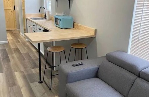 Hillsboro Casa | Delightful 1 bedroom modern shipping container!!!