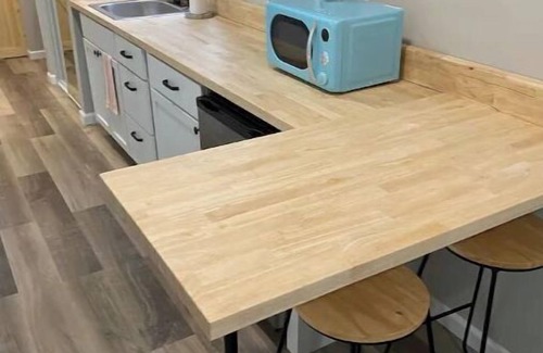Hillsboro Casa | Delightful 1 bedroom modern shipping container!!!