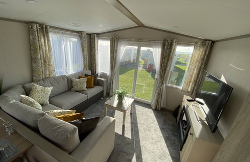 Llwyngwril Casa | Delightful 2-Bed Holiday Home On The Welsh Coast