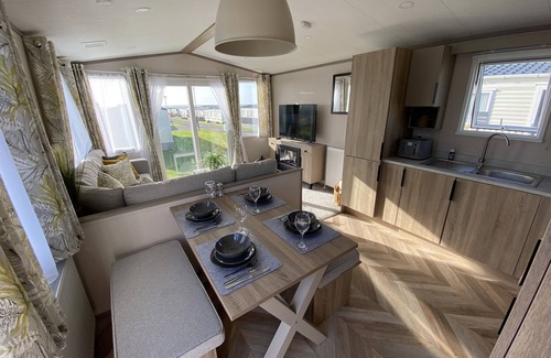 Llwyngwril Casa | Delightful 2-Bed Holiday Home On The Welsh Coast