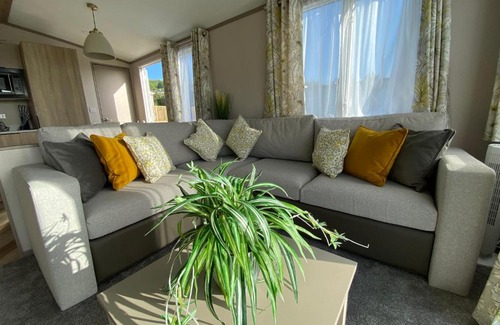 Llwyngwril Casa | Delightful 2-Bed Holiday Home On The Welsh Coast